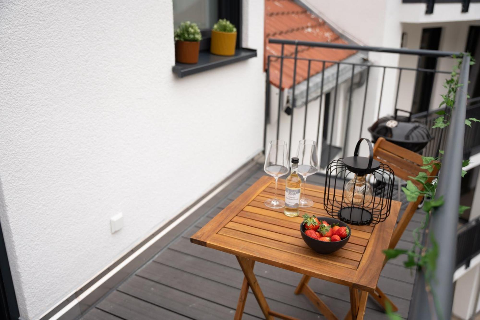 Schlossberg Residences - Design City-Apartment Im Herzen Der Weinstrasse Neustadt an der Weinstraße Exterior foto